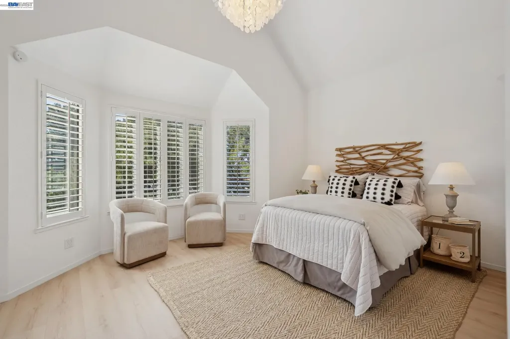 6 Invincible Court Alameda CA 94501