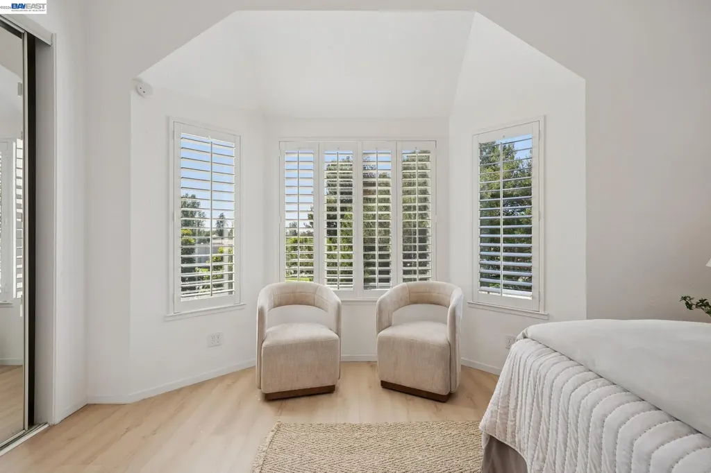 6 Invincible Court Alameda CA 94501