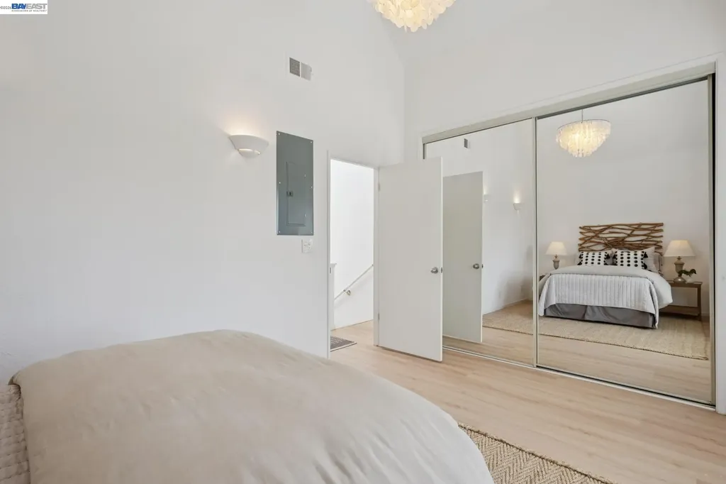 6 Invincible Court Alameda CA 94501