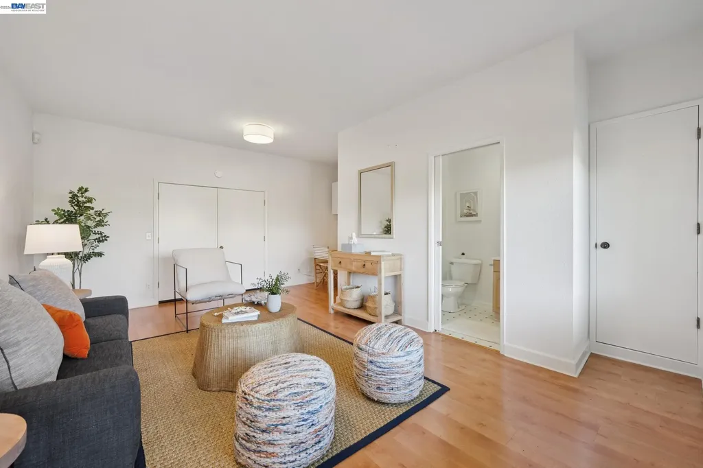 6 Invincible Court Alameda CA 94501