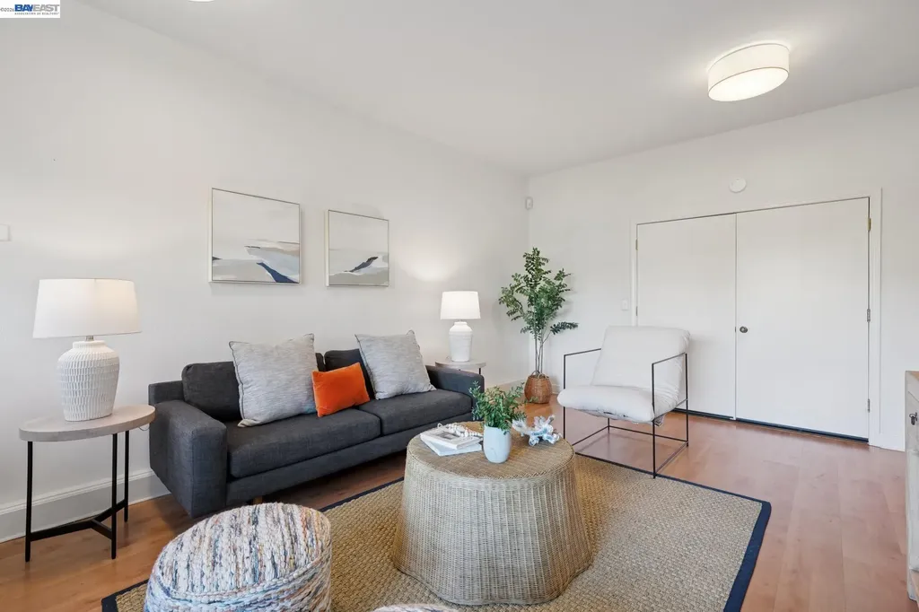6 Invincible Court Alameda CA 94501