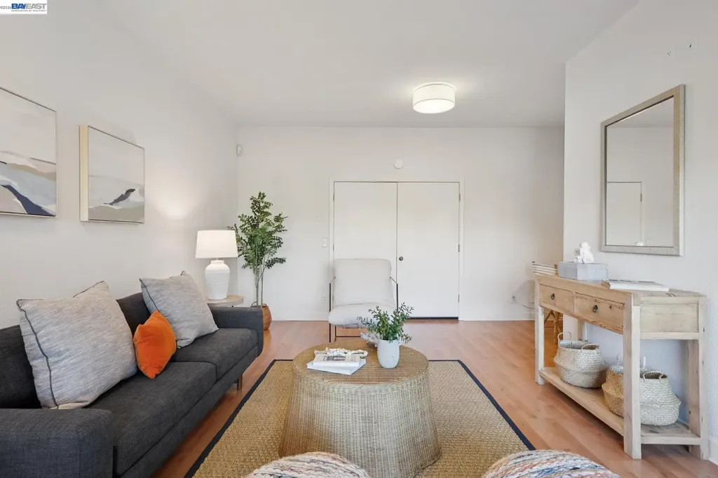 6 Invincible Court Alameda CA 94501