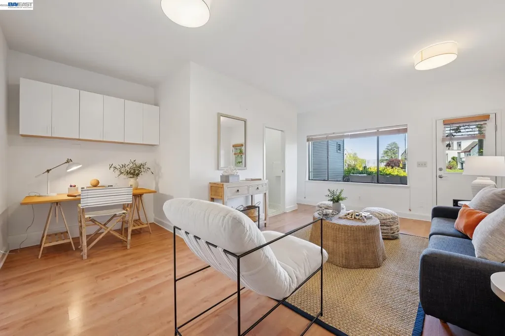 6 Invincible Court Alameda CA 94501