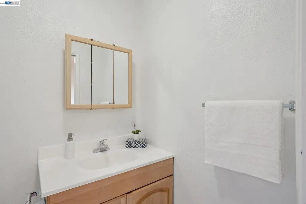 6 Invincible Court Alameda CA 94501