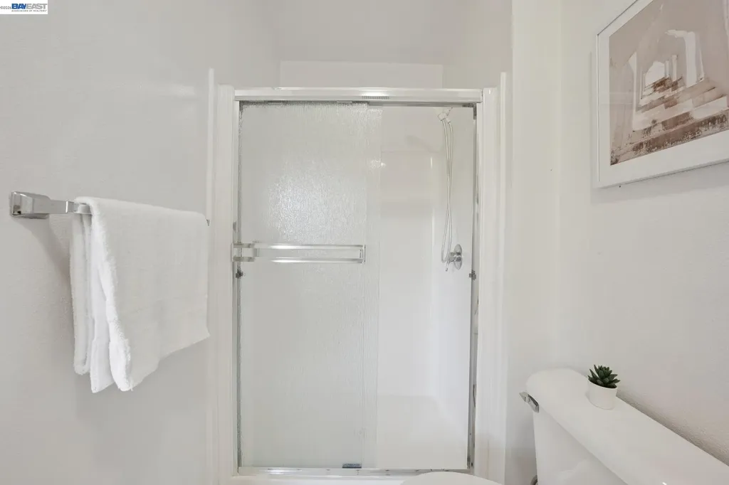 6 Invincible Court Alameda CA 94501