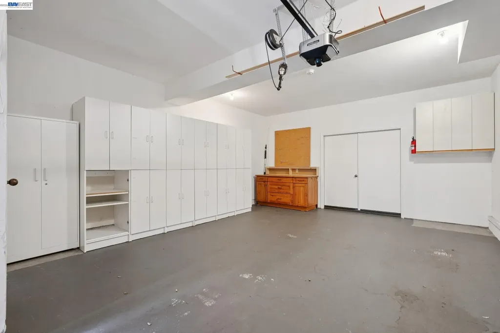 6 Invincible Court Alameda CA 94501