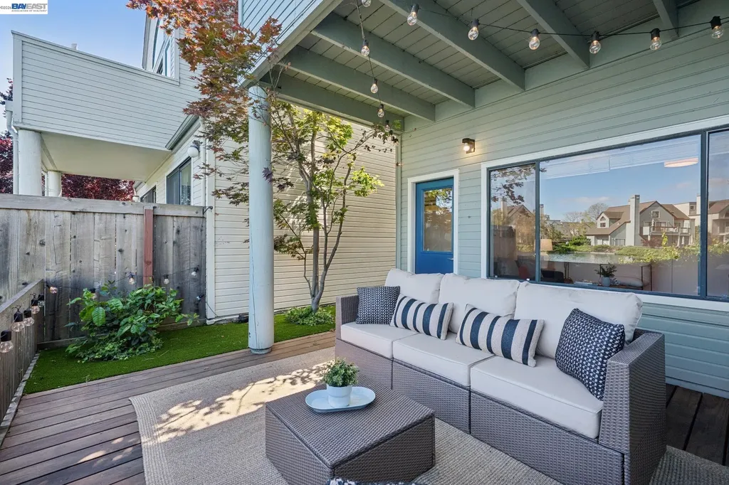 6 Invincible Court Alameda CA 94501