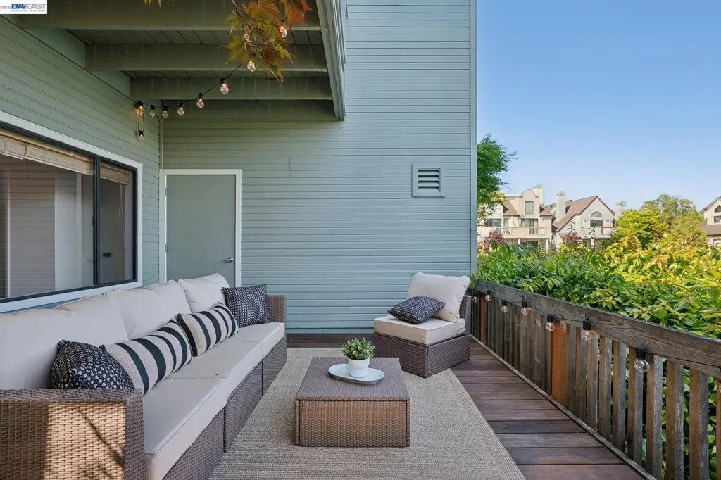 6 Invincible Court Alameda CA 94501