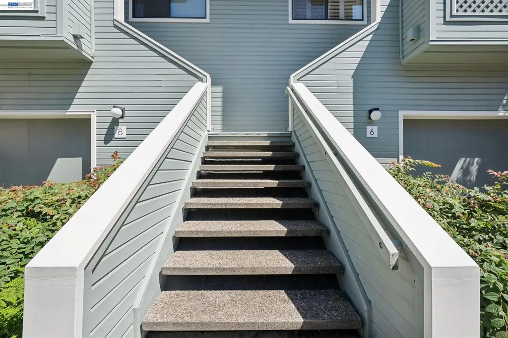 6 Invincible Court Alameda CA 94501
