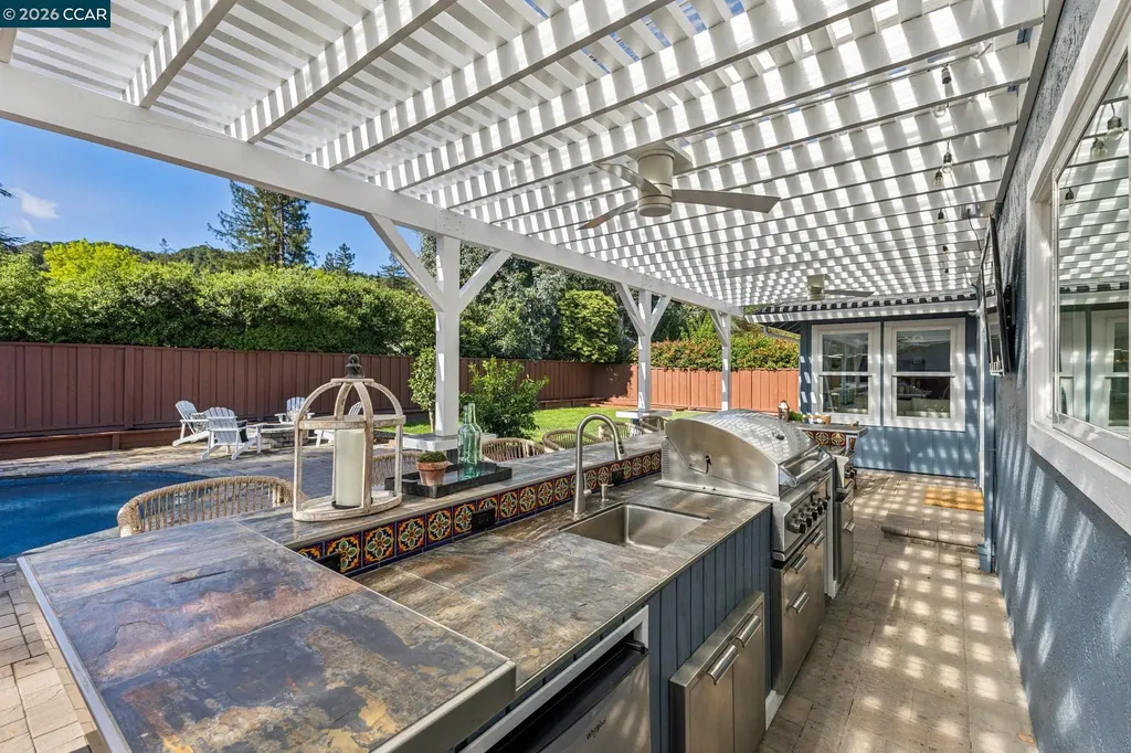1418 De La Cruz Way Moraga CA 94556