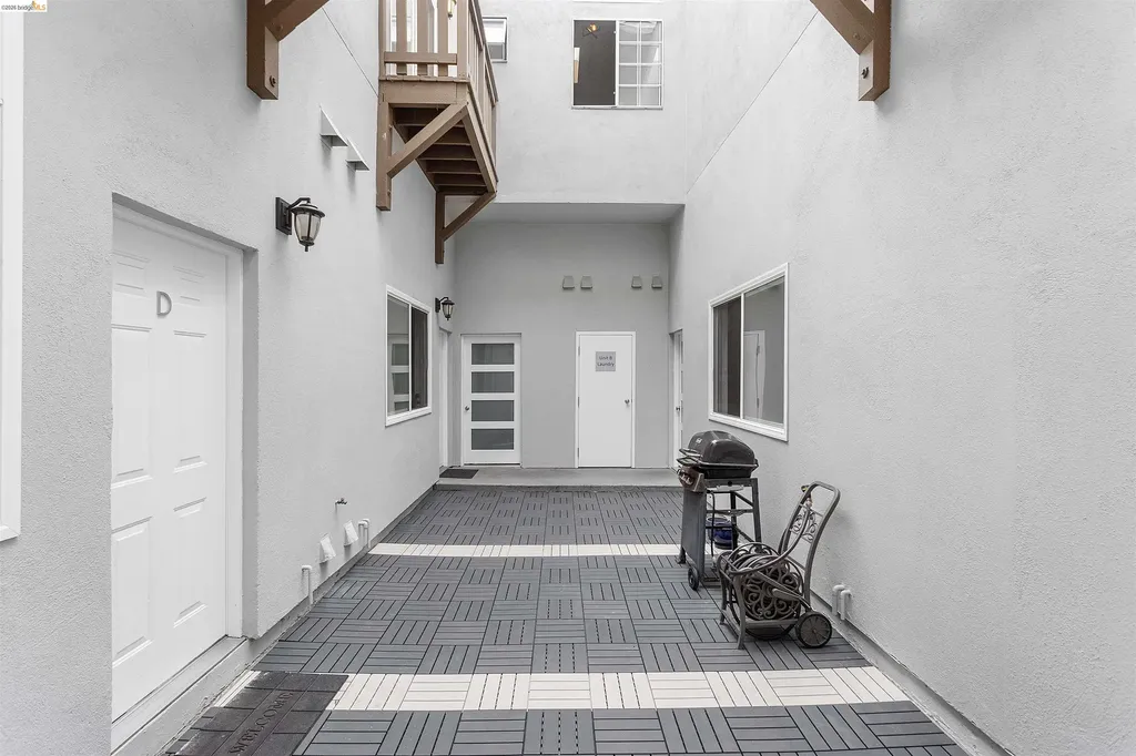 2401 San Pablo Avenue Oakland CA 94607