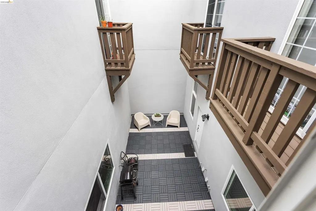 2401 San Pablo Avenue Oakland CA 94607