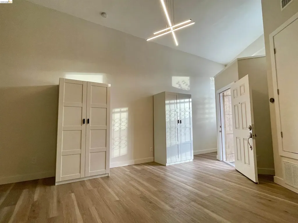 2401 San Pablo Avenue Oakland CA 94607