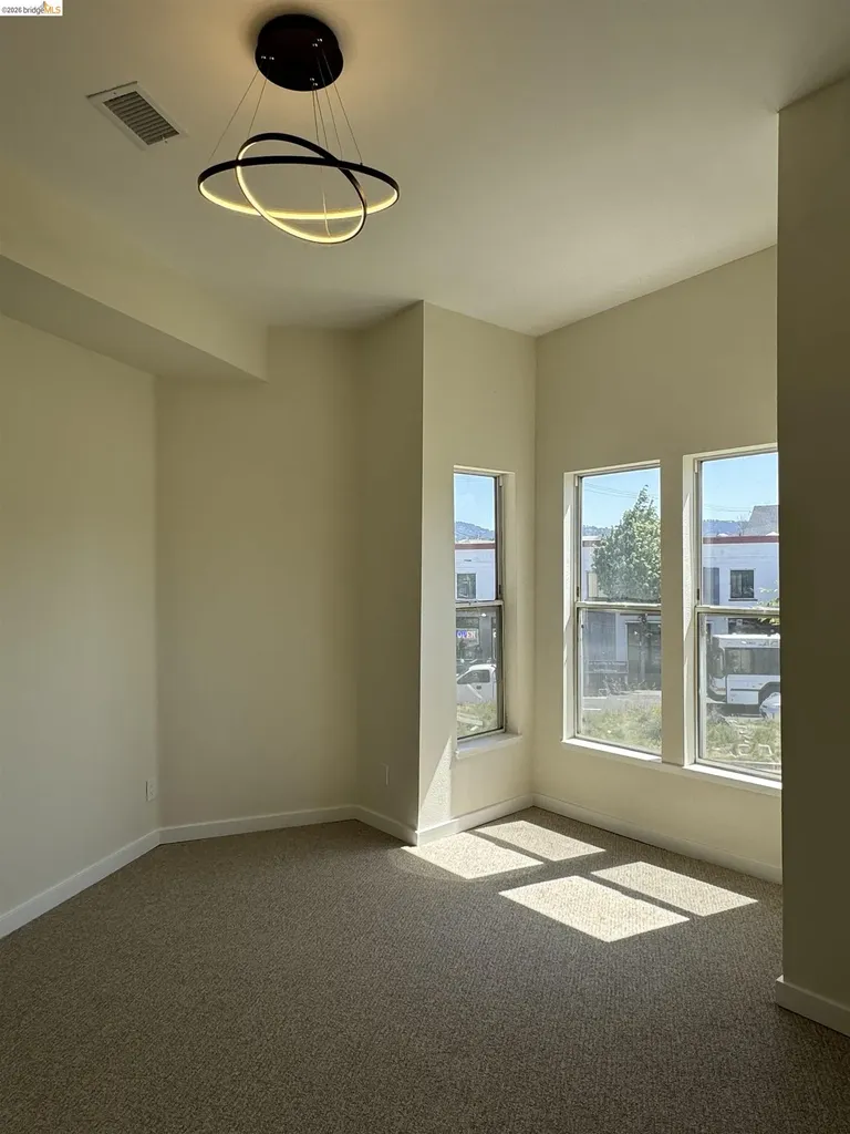 2401 San Pablo Avenue Oakland CA 94607