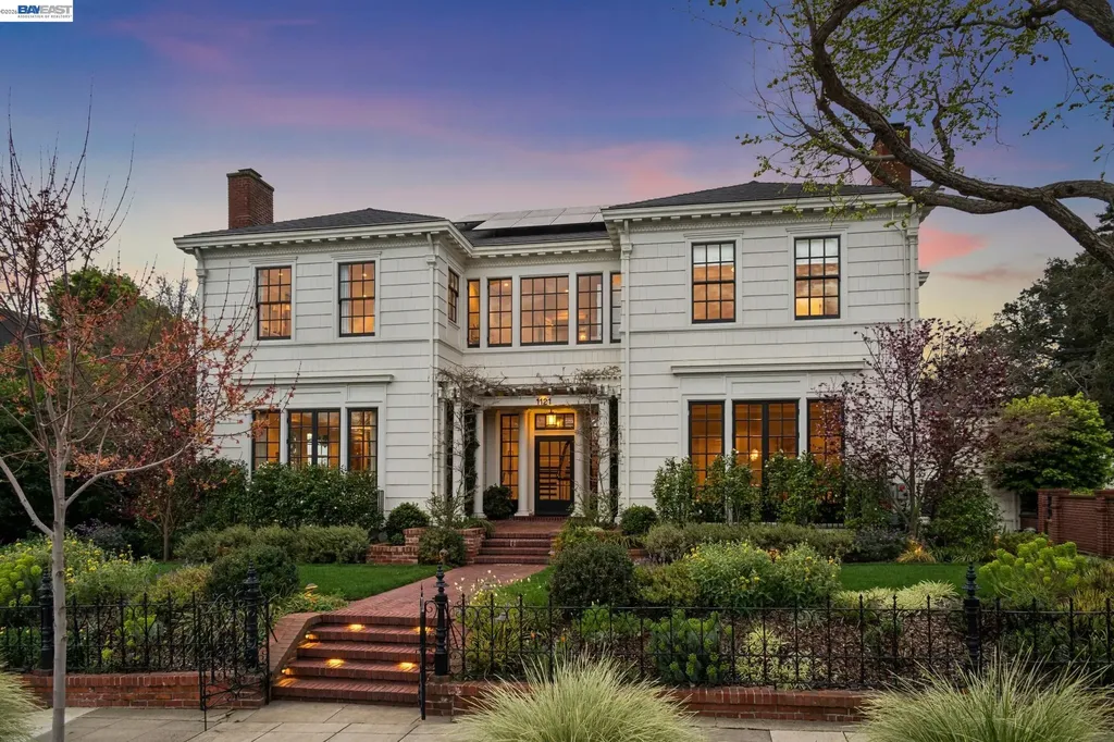 1121 Bay Street Alameda CA 94501