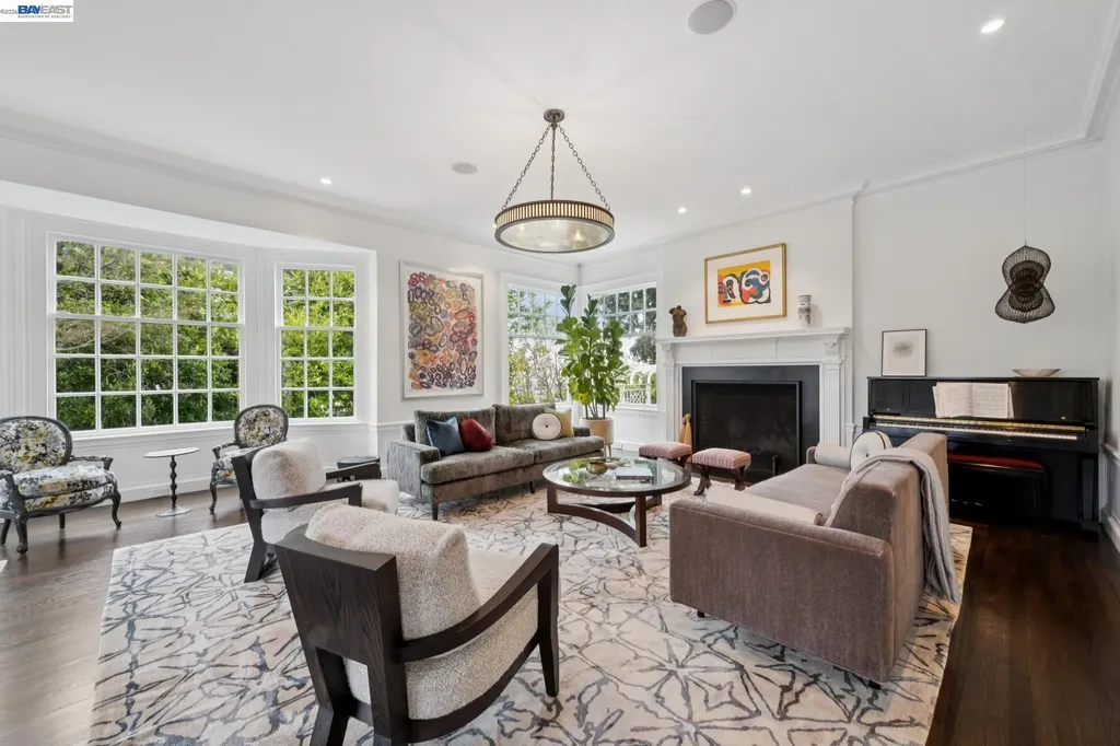 1121 Bay Street Alameda CA 94501