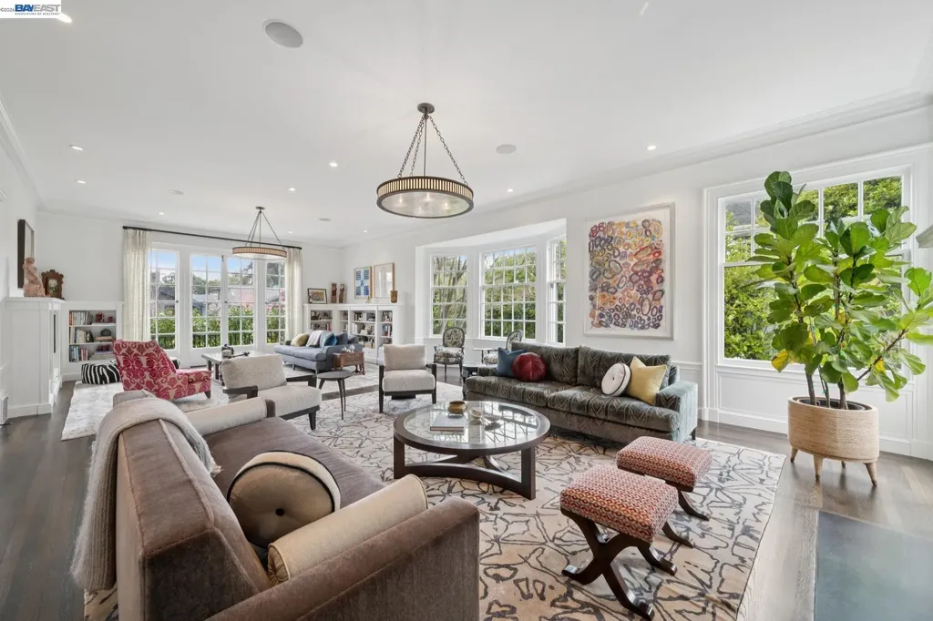 1121 Bay Street Alameda CA 94501