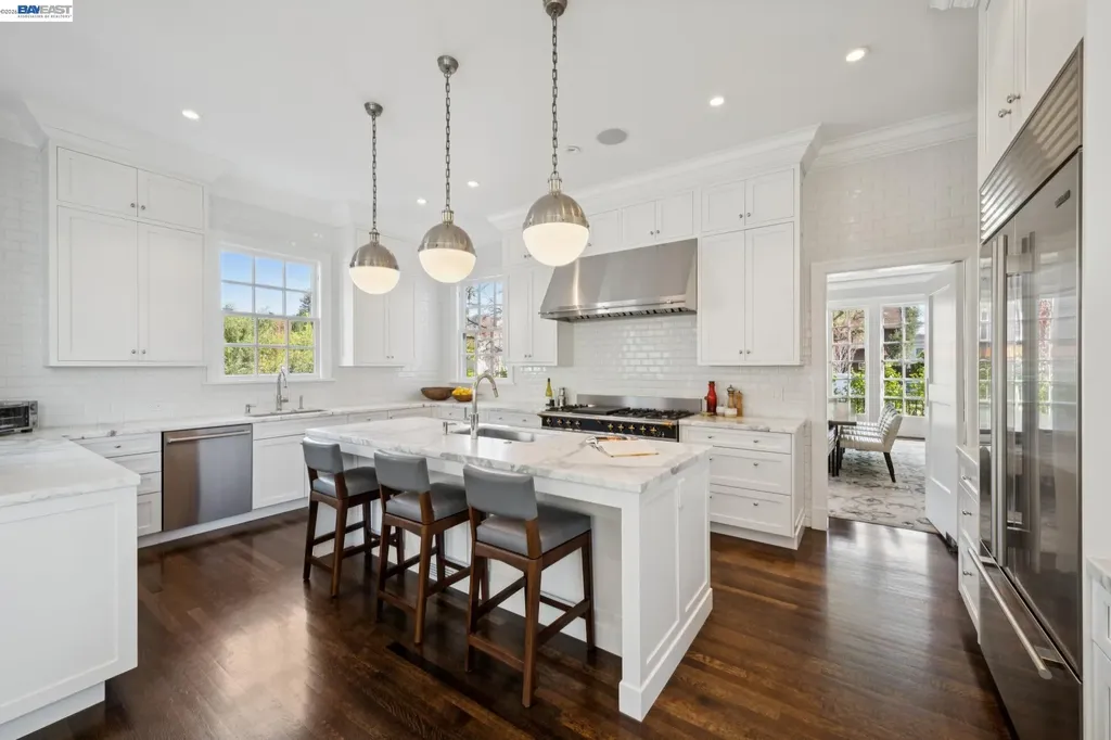 1121 Bay Street Alameda CA 94501