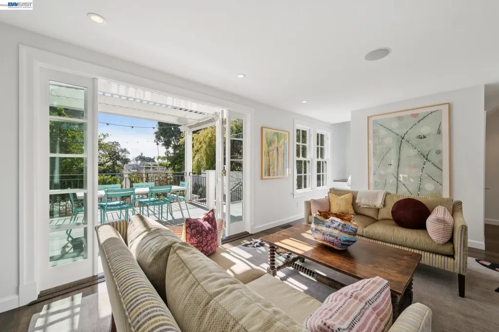 1121 Bay Street Alameda CA 94501