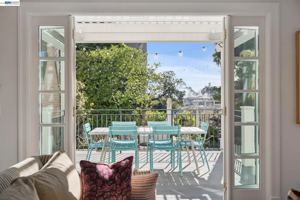 1121 Bay Street Alameda CA 94501