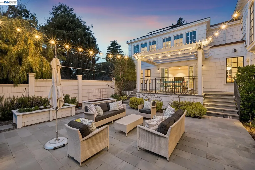 1121 Bay Street Alameda CA 94501