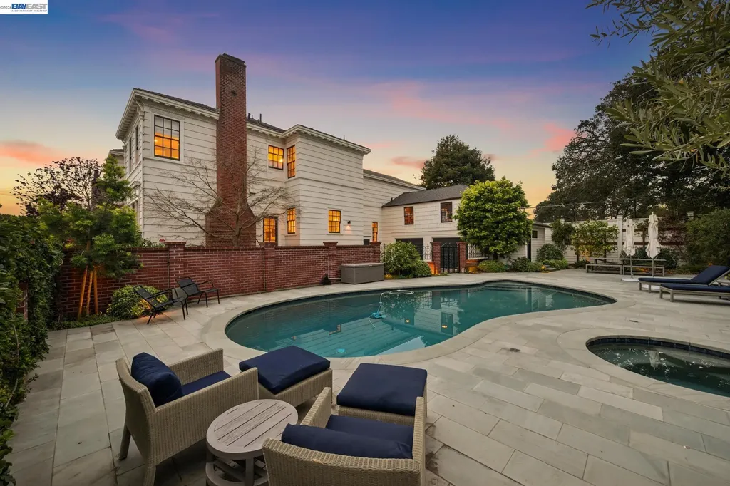 1121 Bay Street Alameda CA 94501