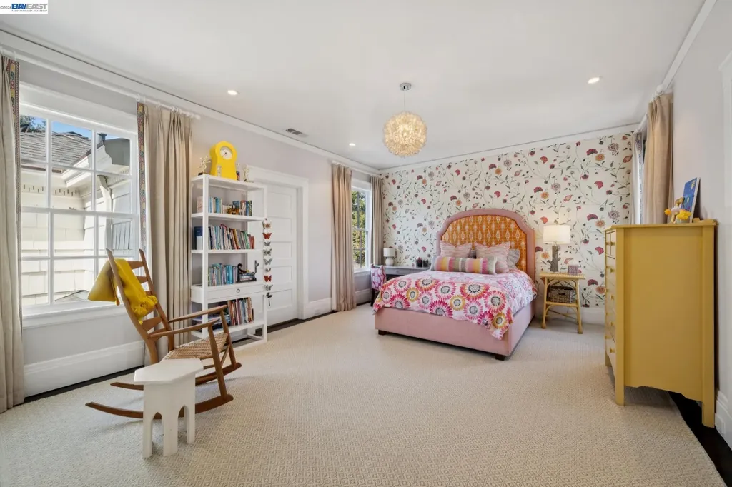 1121 Bay Street Alameda CA 94501