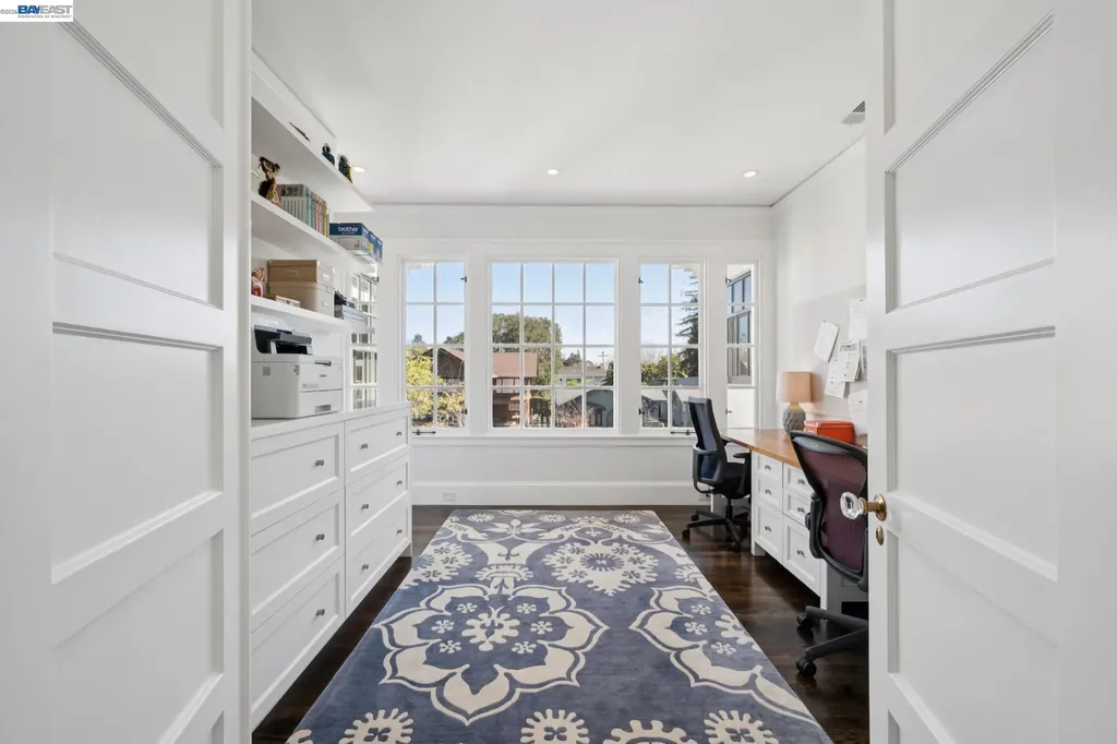 1121 Bay Street Alameda CA 94501