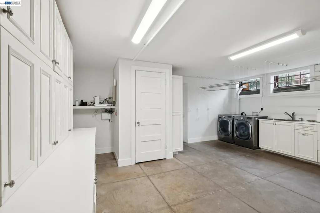 1121 Bay Street Alameda CA 94501