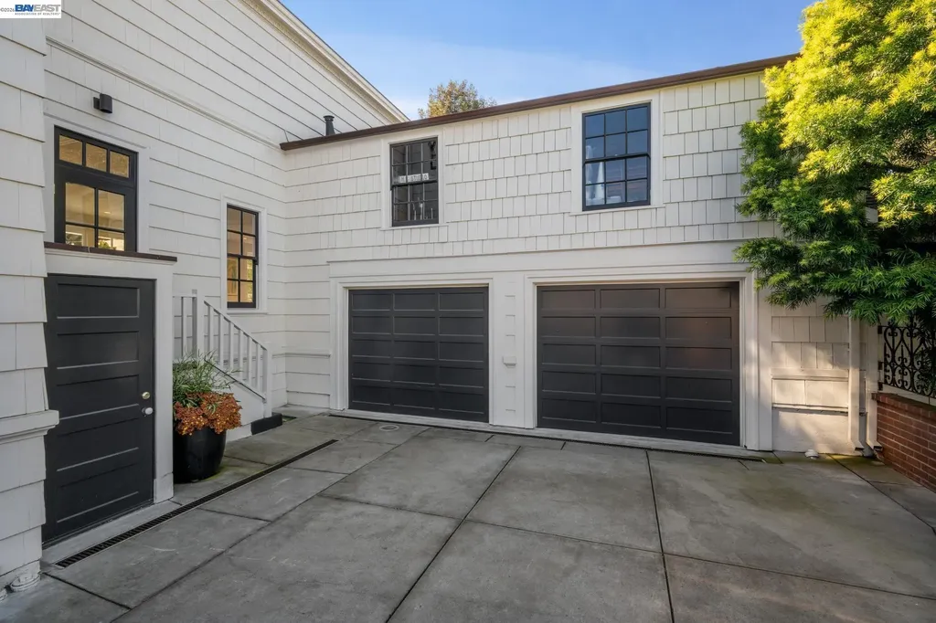 1121 Bay Street Alameda CA 94501