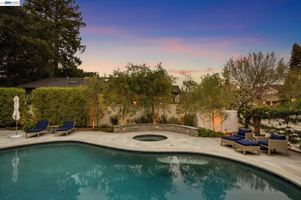1121 Bay Street Alameda CA 94501