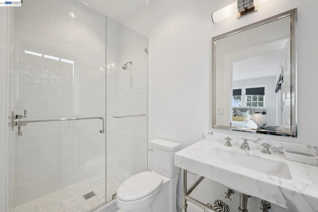 1121 Bay Street Alameda CA 94501