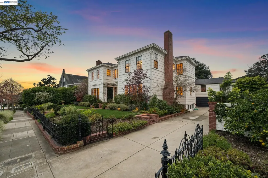 1121 Bay Street Alameda CA 94501