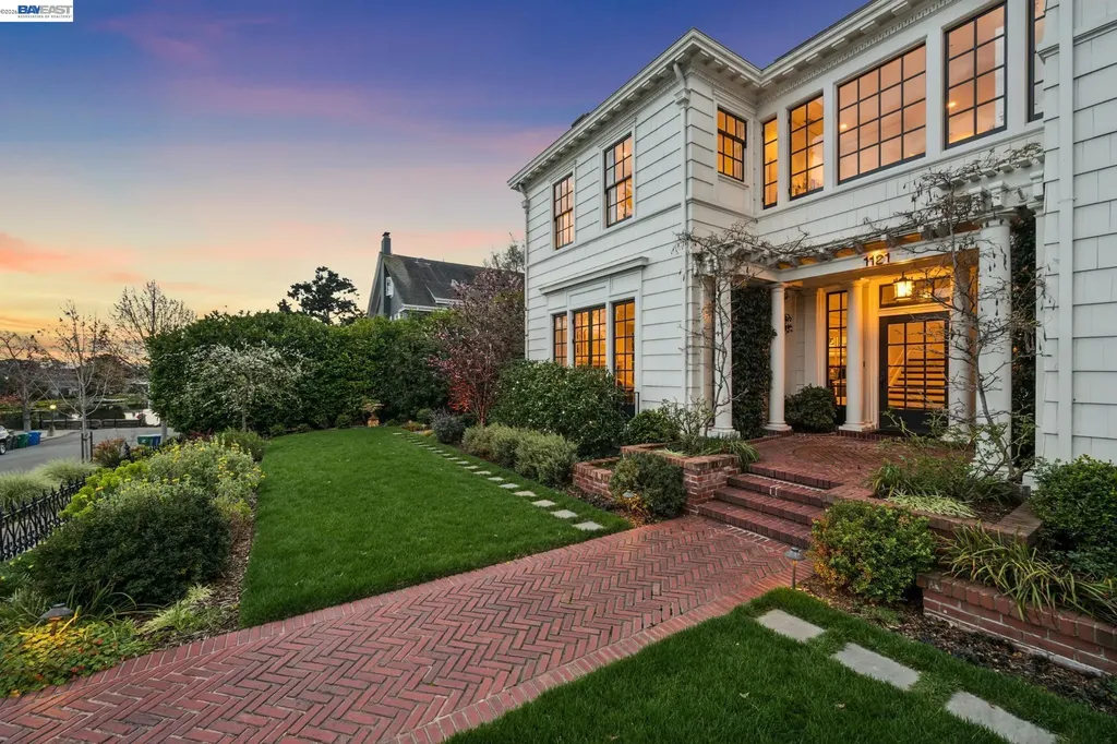 1121 Bay Street Alameda CA 94501