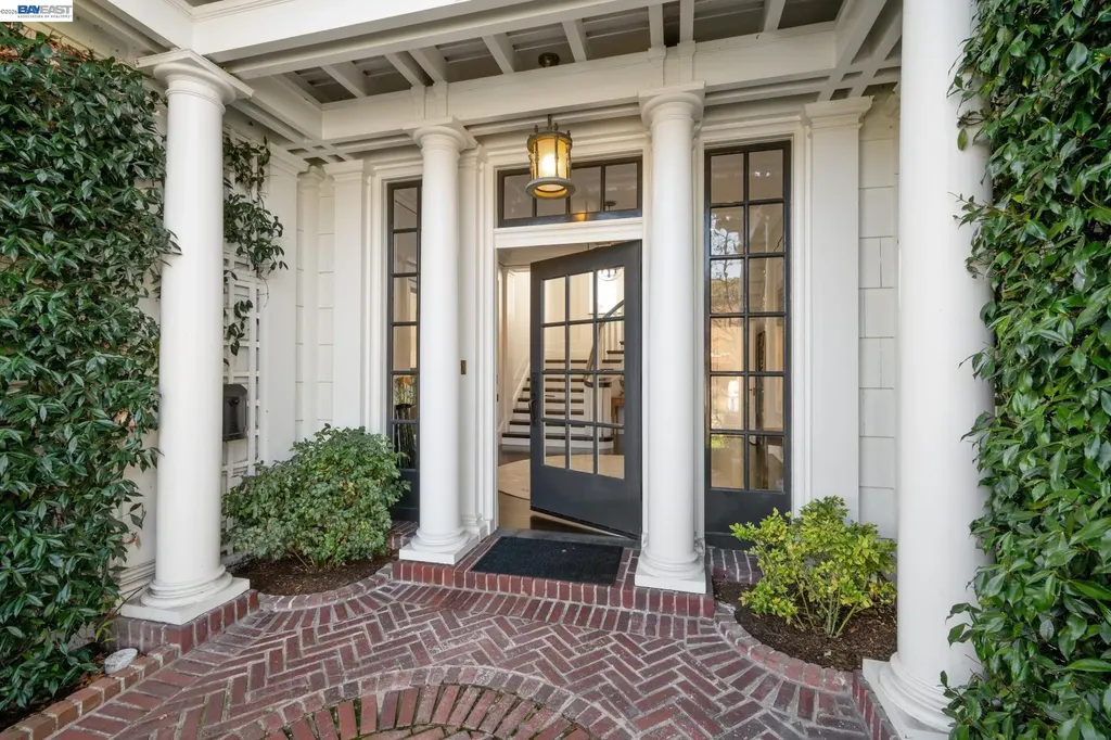 1121 Bay Street Alameda CA 94501