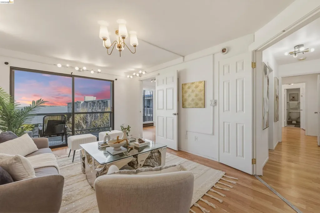 6 Commodore Drive Emeryville CA 94608