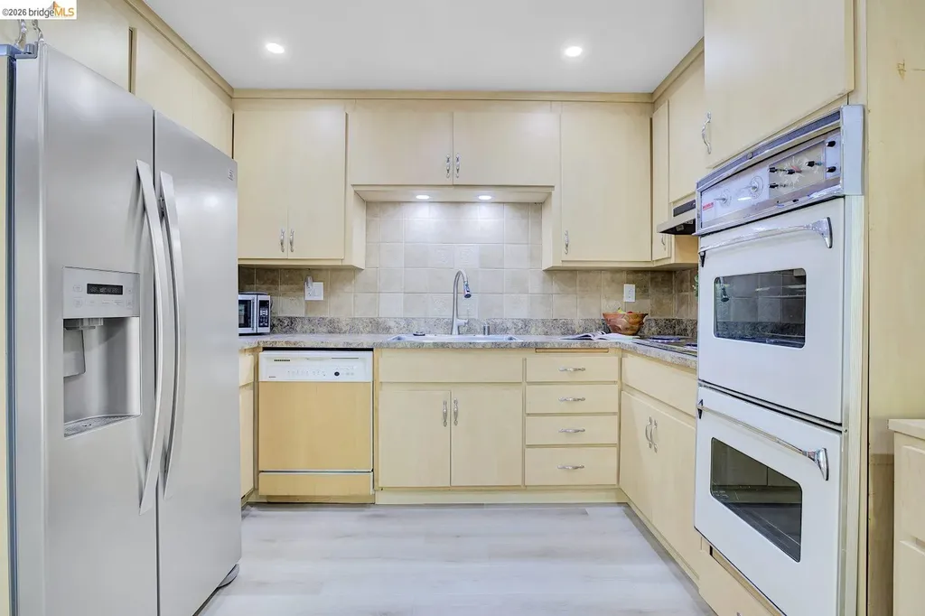 6635 Banning Drive Oakland CA 94611