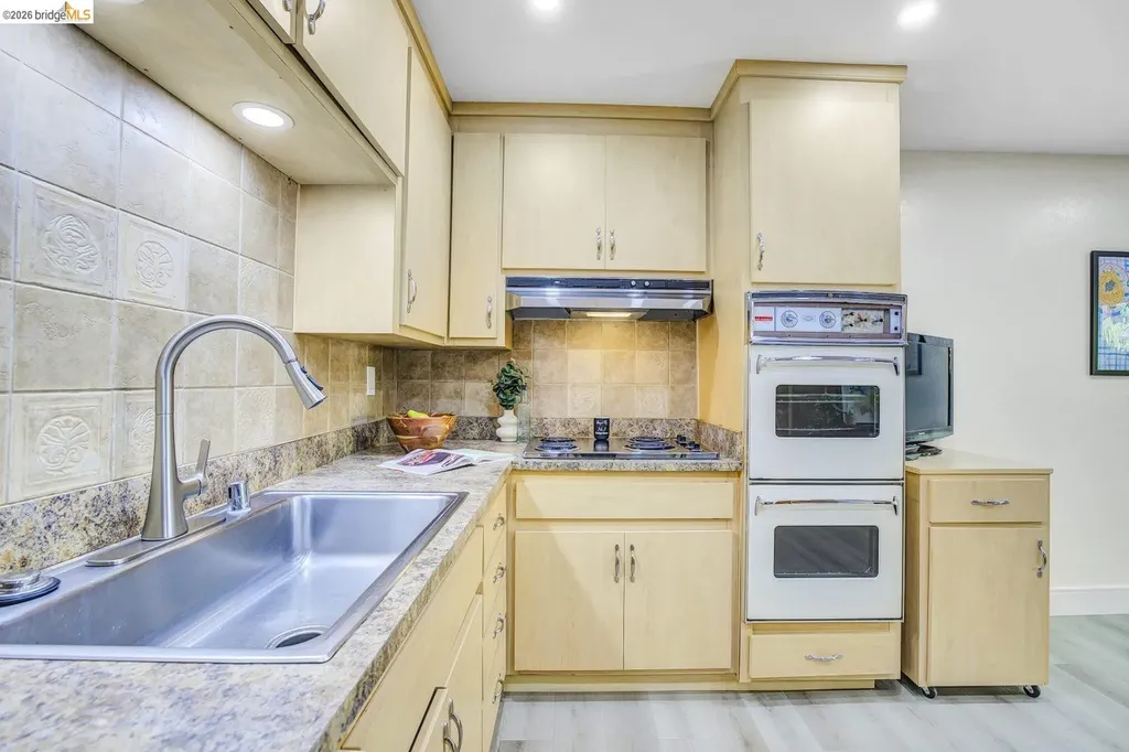 6635 Banning Drive Oakland CA 94611