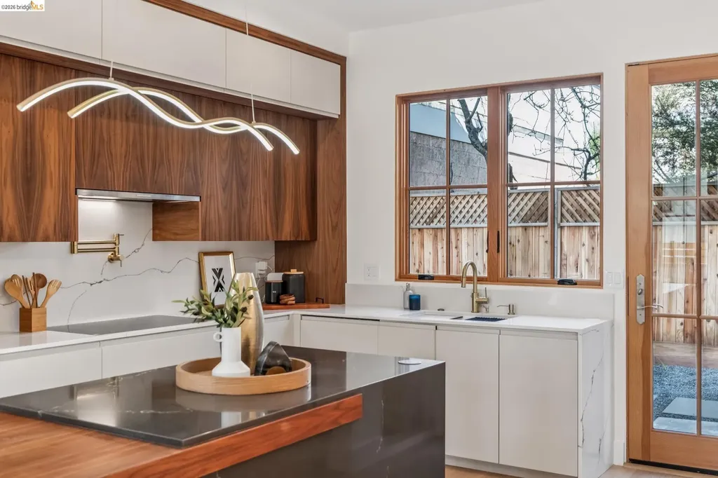 3023 Bateman Street Berkeley CA 94705