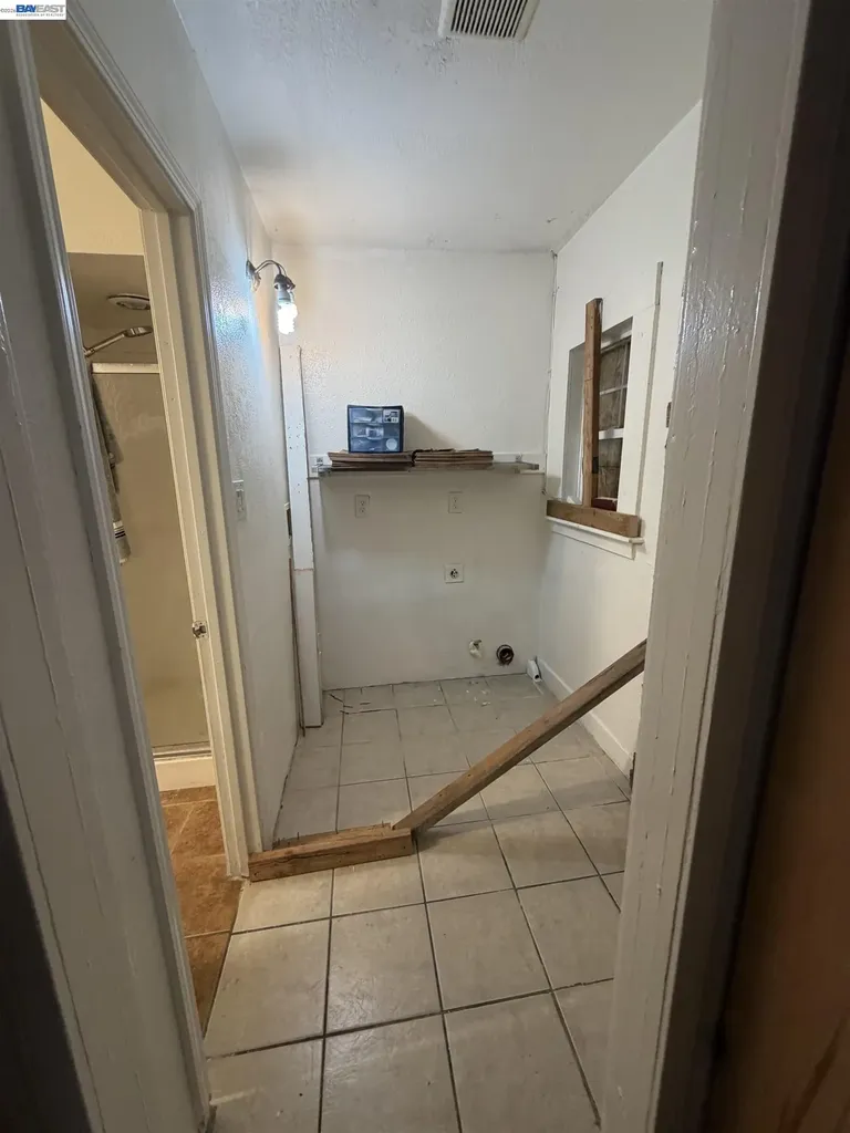 4058 Edwards Avenue Oakland CA 94605