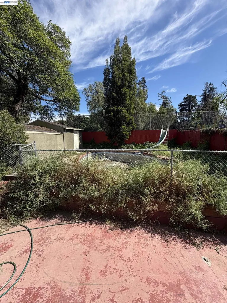 4058 Edwards Avenue Oakland CA 94605