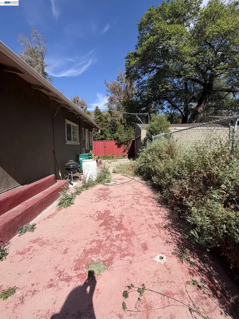 4058 Edwards Avenue Oakland CA 94605