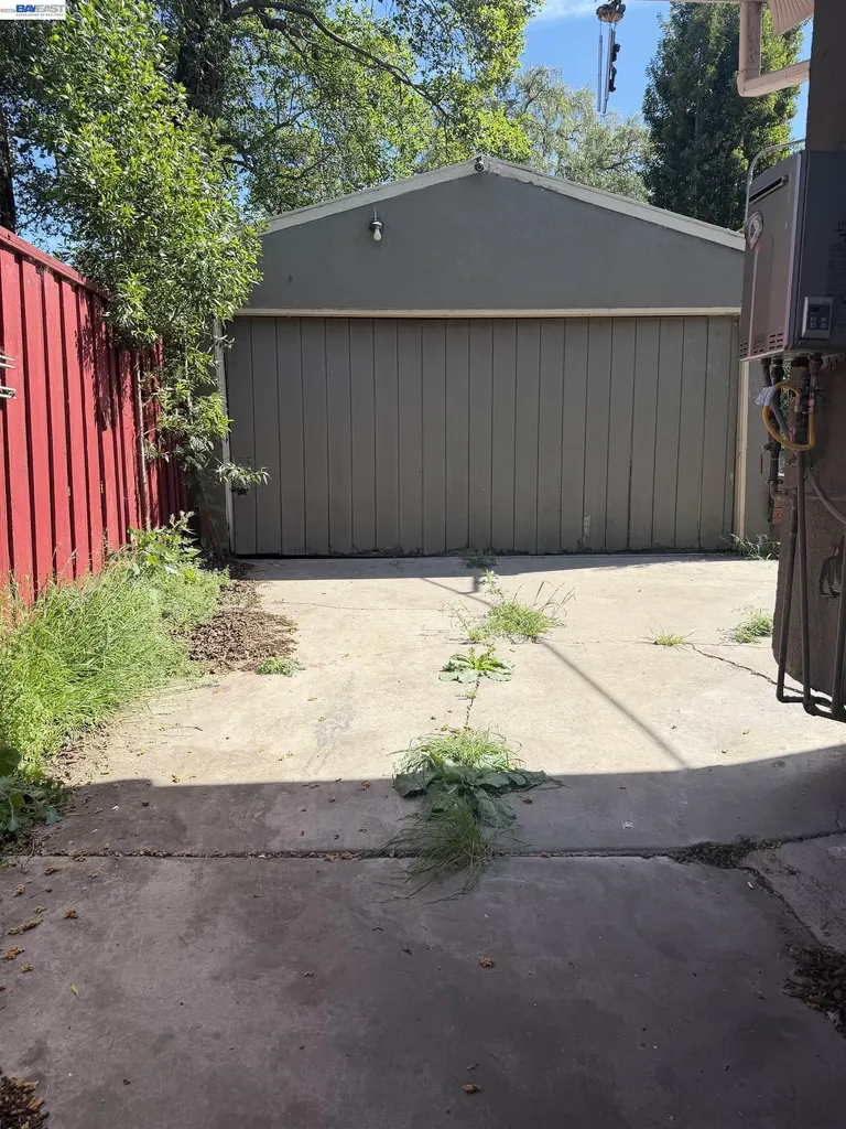 4058 Edwards Avenue Oakland CA 94605
