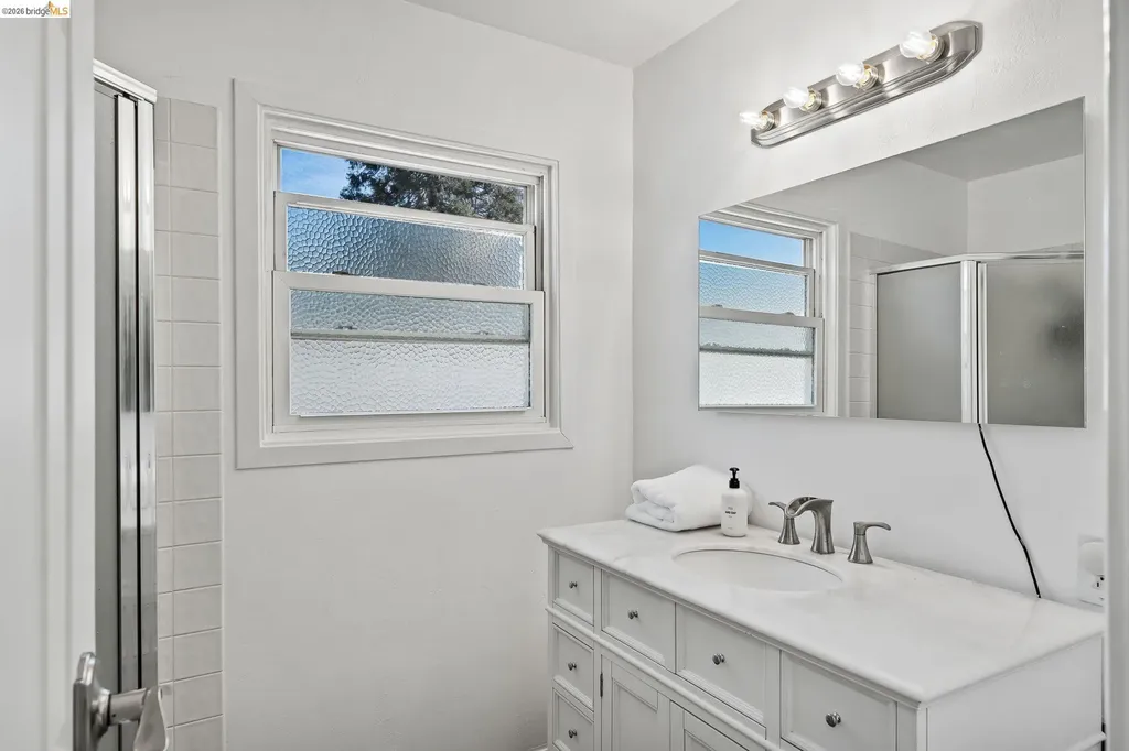 2410 Colusa Pinole CA 94564