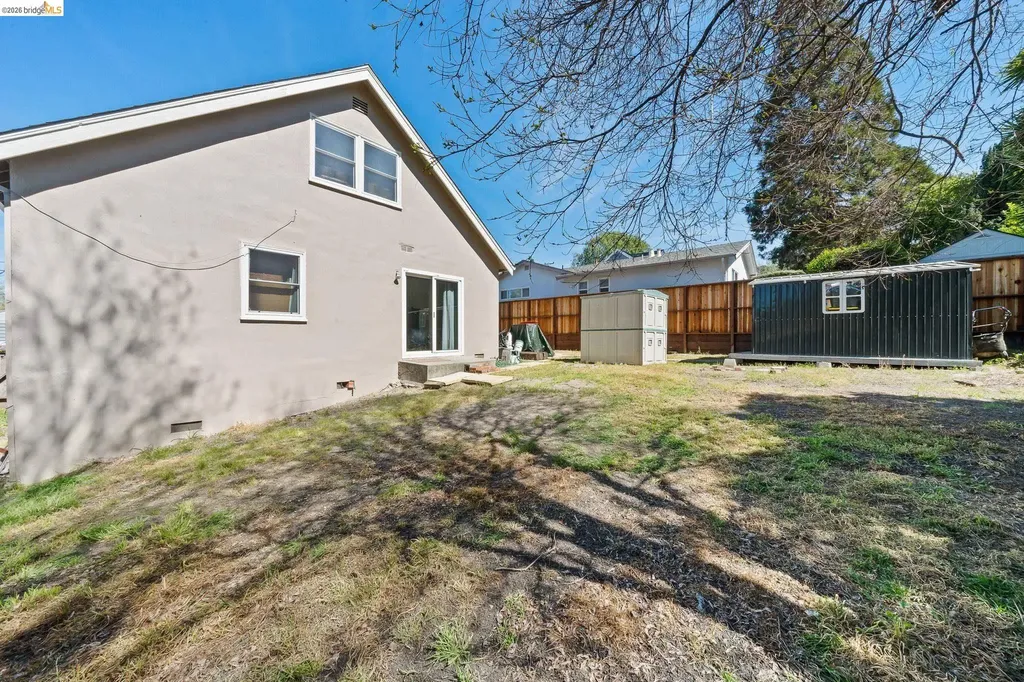 2410 Colusa Pinole CA 94564