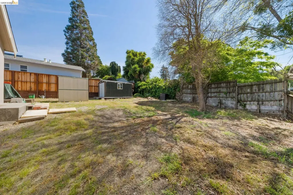 2410 Colusa Pinole CA 94564