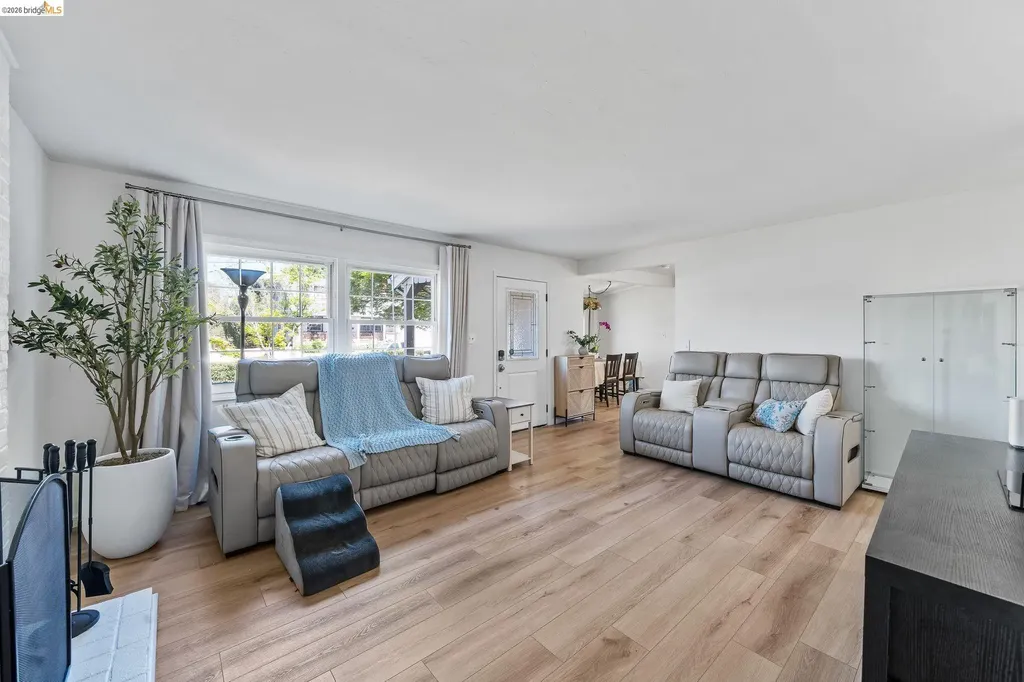 2410 Colusa Pinole CA 94564