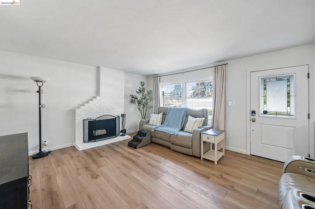2410 Colusa Pinole CA 94564