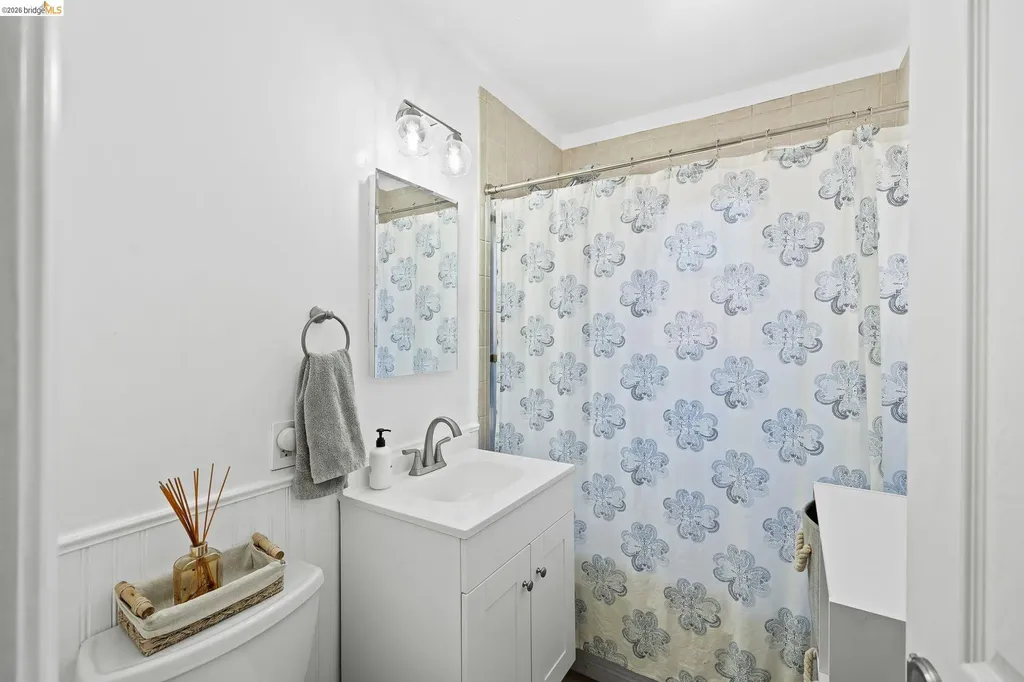 2410 Colusa Pinole CA 94564