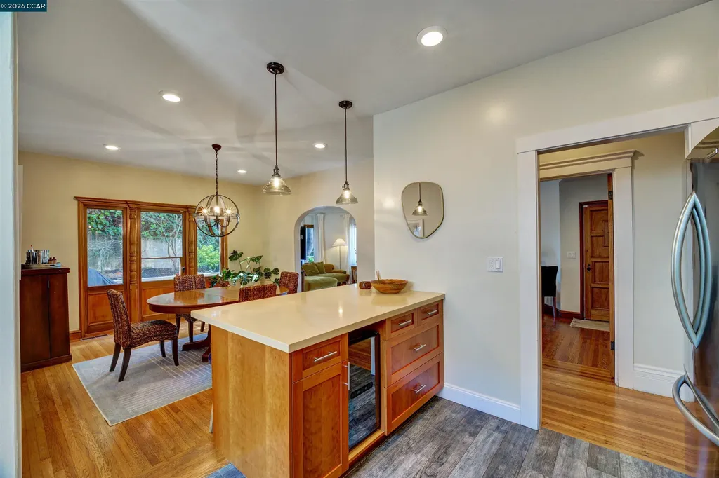 2038 Lakeshore Avenue Oakland CA 94606